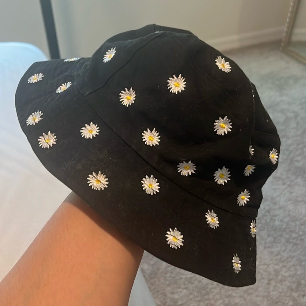Black White Daisy Bucket Hat